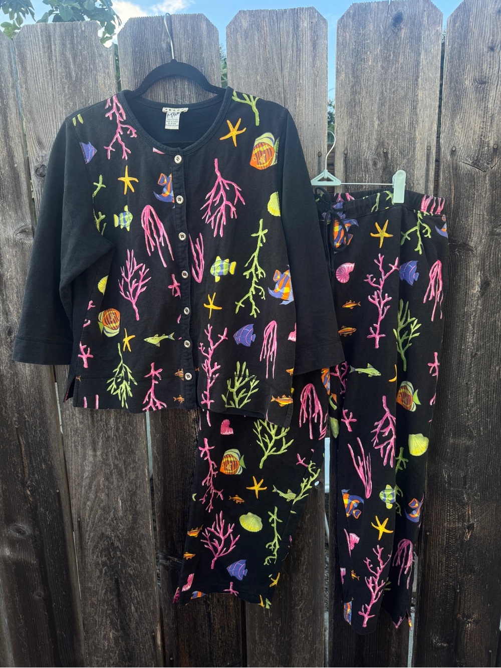 Vintage 100% Black Ocean Coral Fish Sea Shirt Capri Set